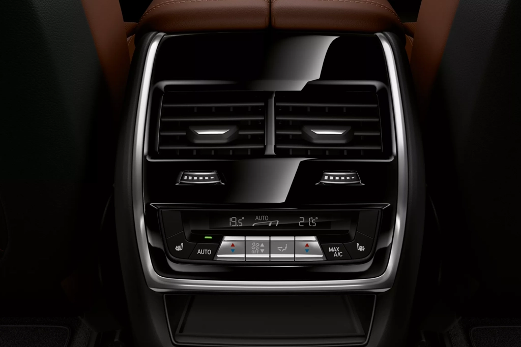 BMW X5 xDrive50e vue intérieur arrière